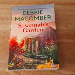 Susannah's Garden, A paperback book written by Debbie Macomber